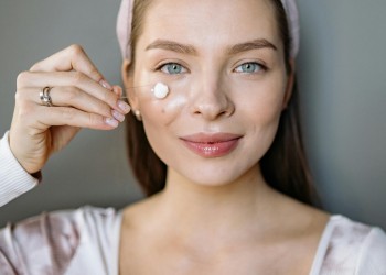 Πώς να επιλέξω ενυδατική μετά το καλοκαίρι; Οδηγός για υγιή, ανανεωμένη επιδερμίδα